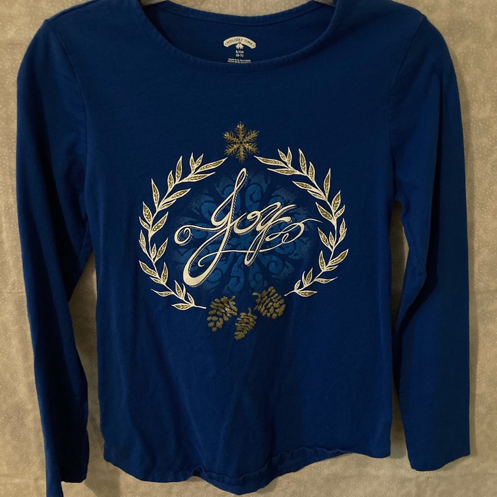 Women’s size S (6-7) Holiday Shirt